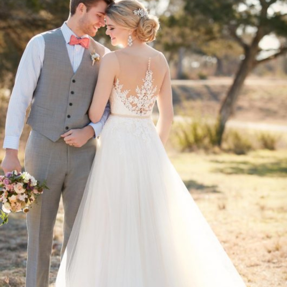 Wedding Dress- Essence of Australia Size 10